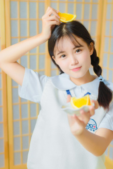 皎若云间月